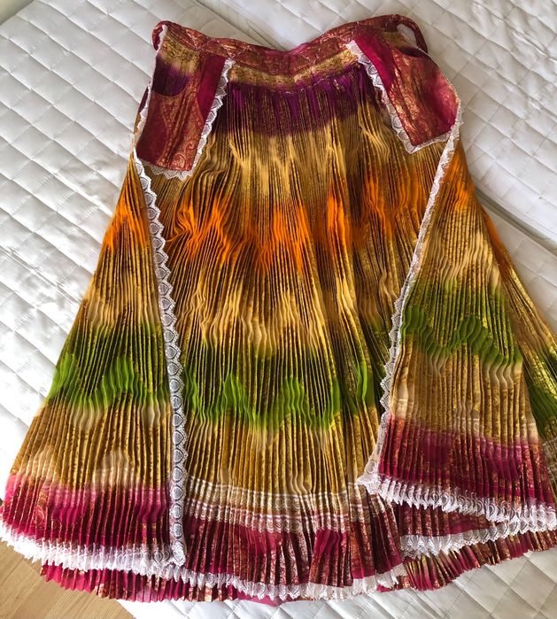 Costum țigănesc cu fir de aur
