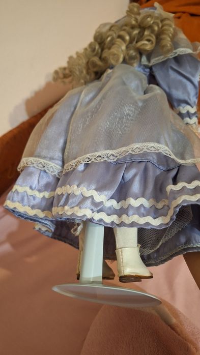 Антикварска кукла