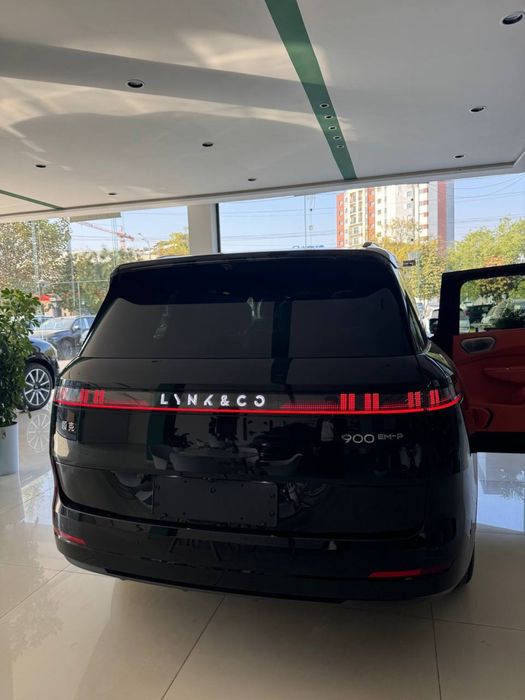 Lynk & Co 900 gibrid