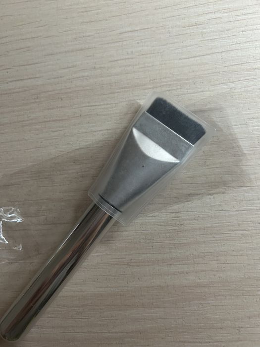 кисточка для макияжа