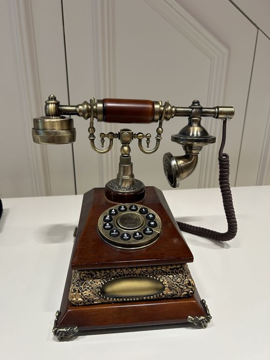 Старинный телефон