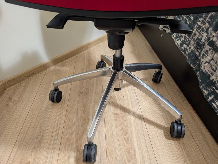 Ергономичен офис стол [565 лв НОВ]