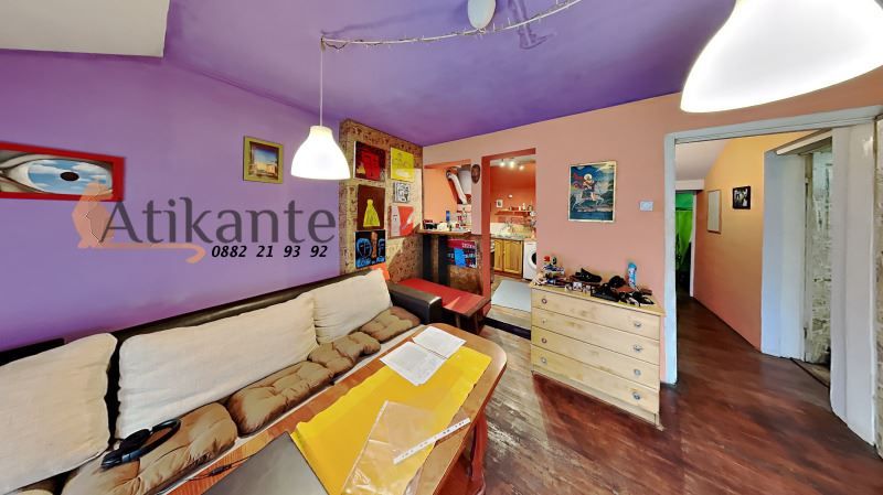 Продава се Тристаен апартамент в София, Център - 70 кв.м за 1686 €/кв.м - Снимка #1