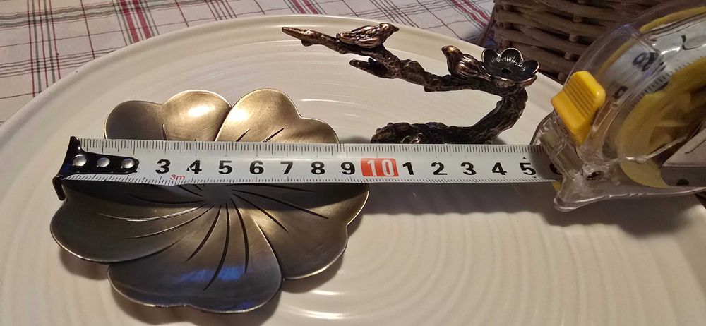 Метална изящна поставка за ароматни конуси, пръчки.