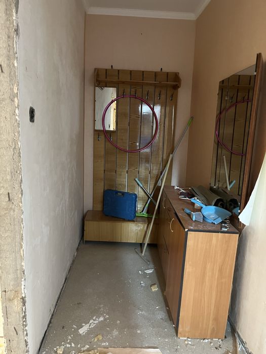 Тумба  айнасымен екеуи бир 6000 тг