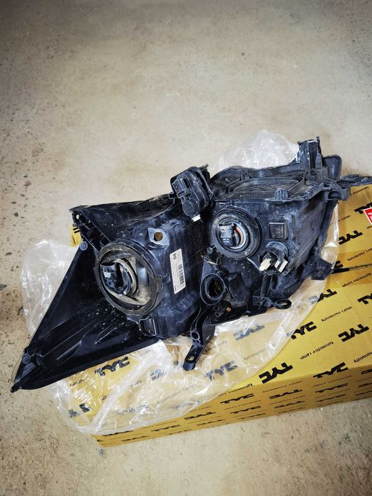 Фар за Toyota Auris