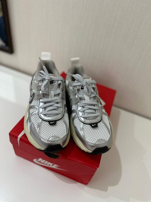 Nike кроссовки v2k женские