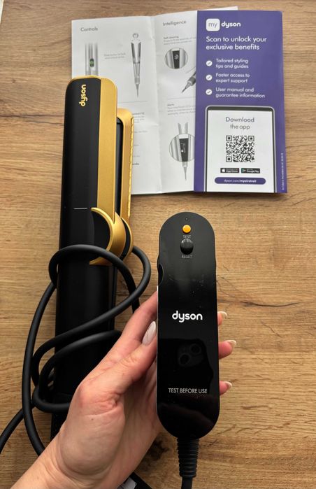 Dyson Airstrait™ Onyx/Gold – изполвана 1 път, оригинална, като нова