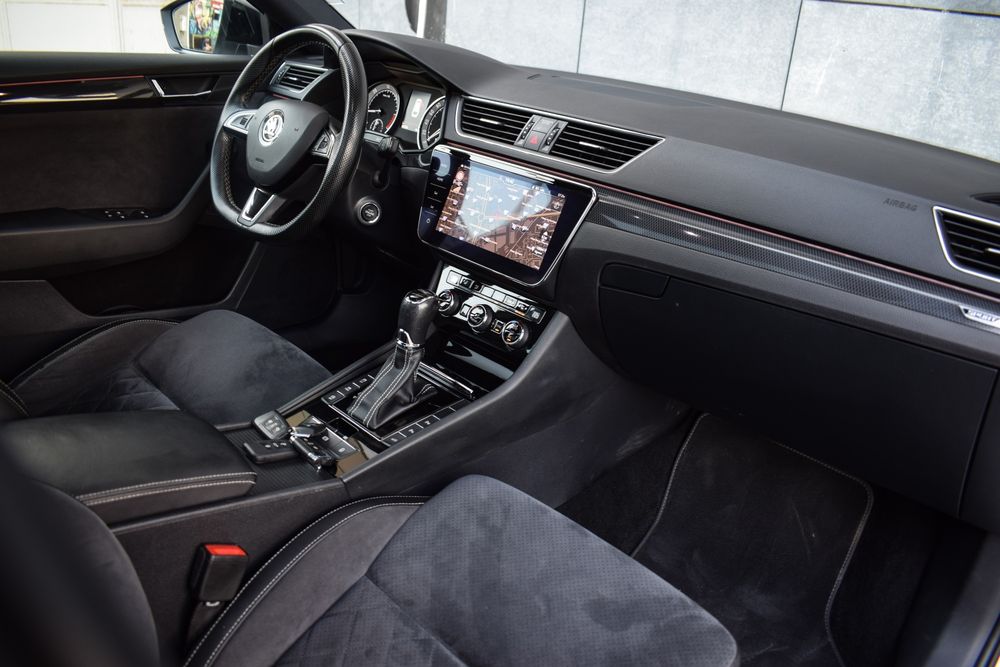 Skoda Superb 2.0 tdi Sportline