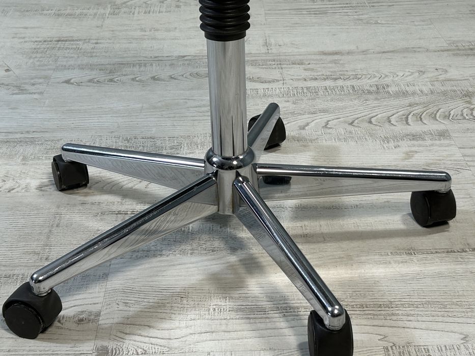 Винтидж табуретка на колела Giroflex Г356