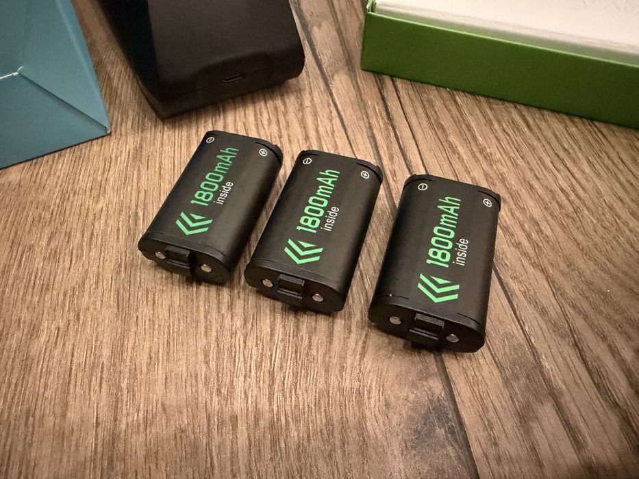 Xbox series X 1 Tb SSD + 2 геймпада