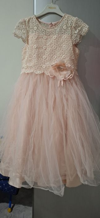 Нарядное платье на девочку 9-10 лет