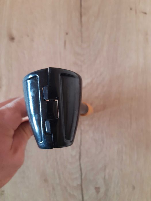 Орехотрошачка с дървени дръжки