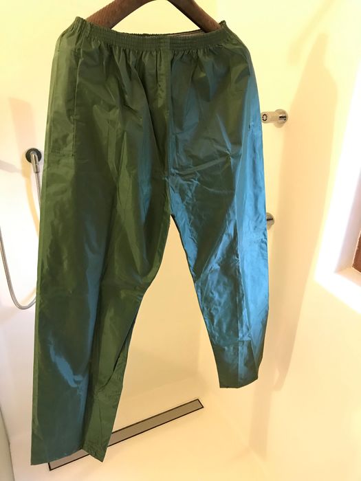 Echipament protectie. Pelerina impermeabila. Pantaloni impermeabili.