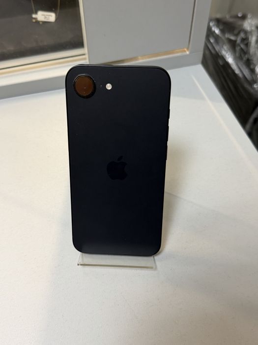Iphone 16e Black 128GB 100 %