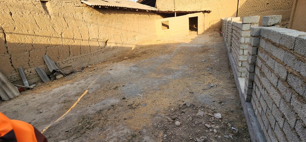 Yer sotiladi 2sotuh eski 16yillida