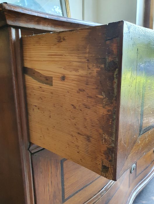 Comodă Curbata veche *** vintage / antic / vechi / retro ***