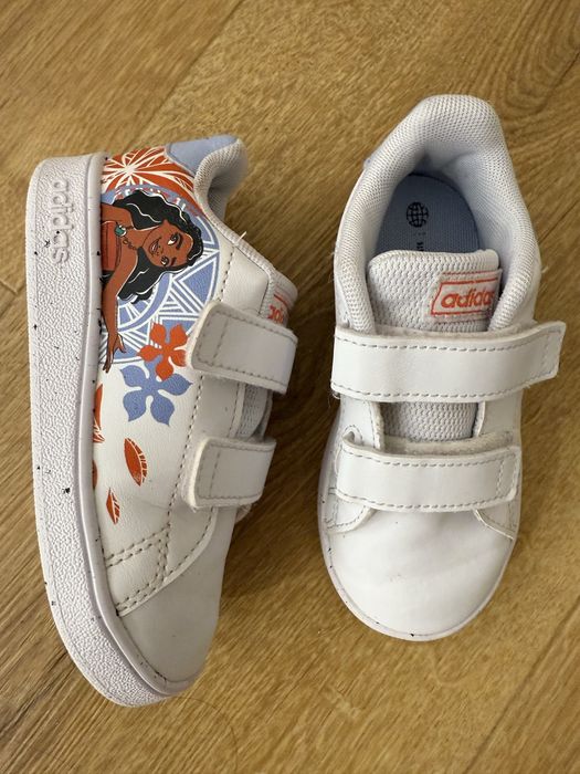 Детски обувки за момиче - боти, маратонки, ботуши