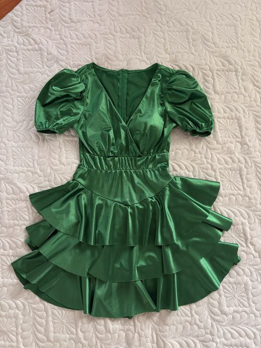 Vand rochie cu volanase