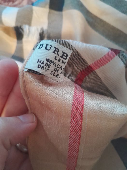 Оригинален кашмирен шал на BURBERRY