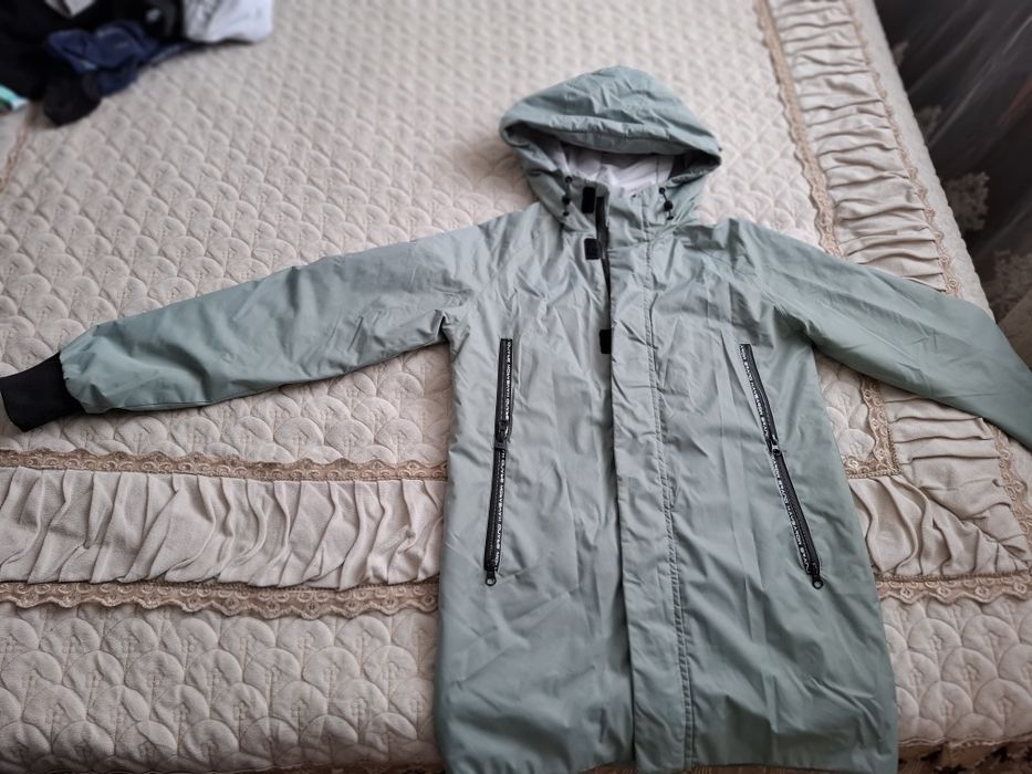 Продам куртку весна для мальчика