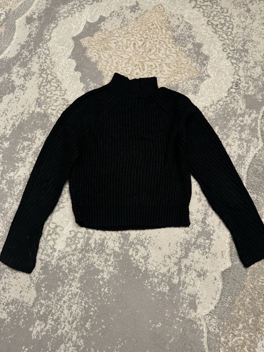 Разные свитеры, разные цены