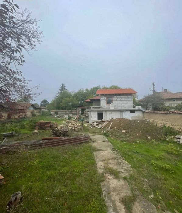 Реновирана къша с голям двор в село Драганово