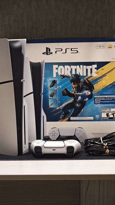 PlayStation 5 (PS5) 1TB + аксессуар
