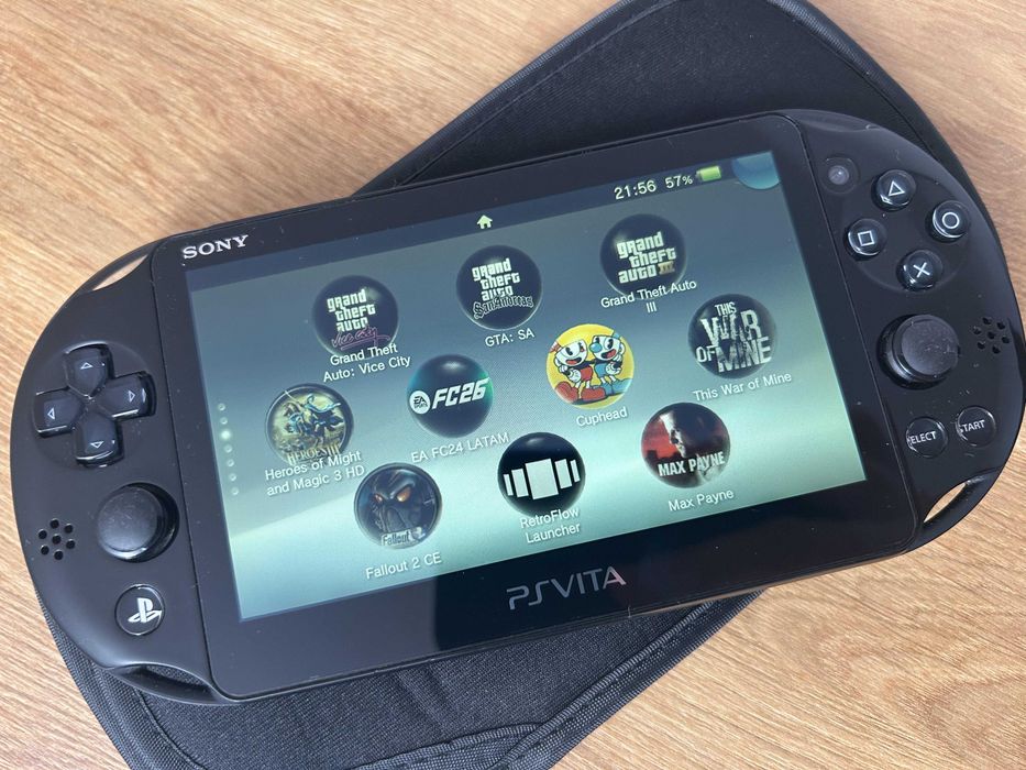 PS Vita Slim modată — 128GB, sute de jocuri incluse | Japonia