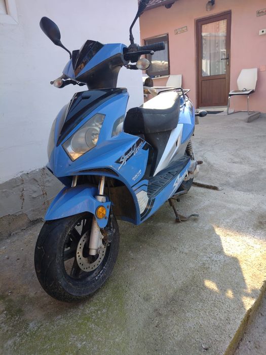 Scutăr  49 cc  ideal pentru oraș