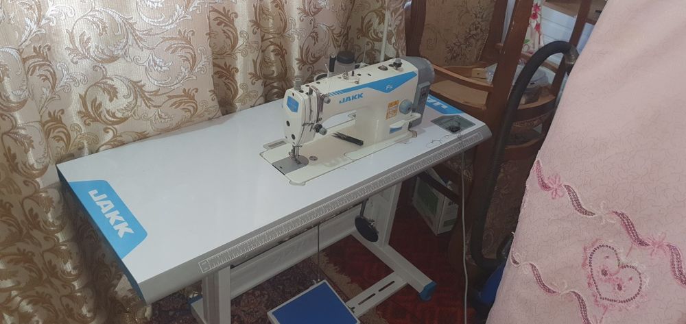 Швейная машина Jakk. Почти новая