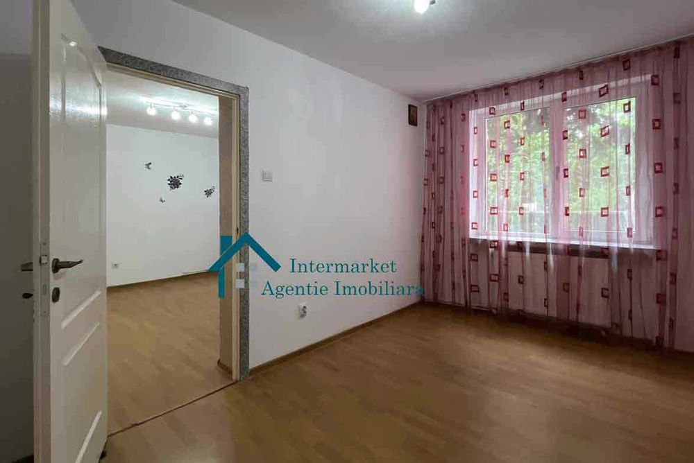 De vanzare  Apartament 2 camere parter