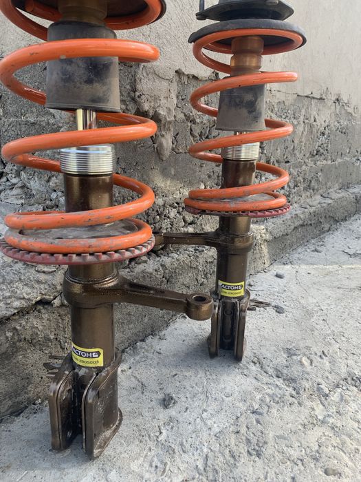 Продам заниженые амортизаторы