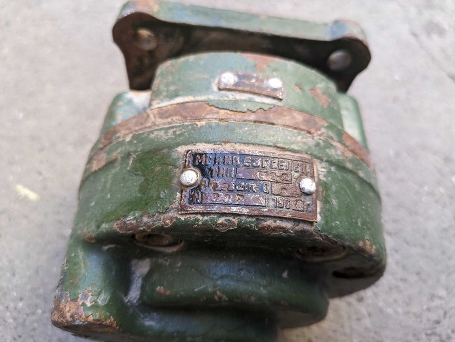 Гидропривод, насос пластинчатый нерегул-емый 63 атм. Г12-2. Елец 1968г