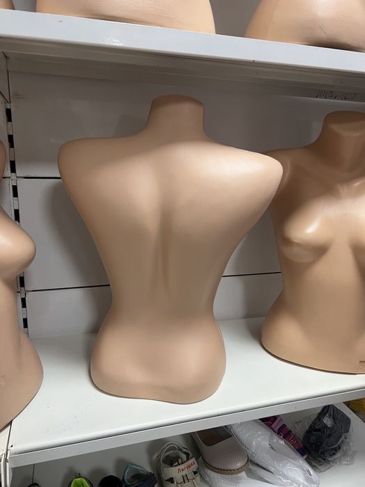 Манекены, вешалки