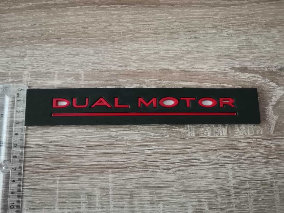 Tesla Dual Motor червен надпис