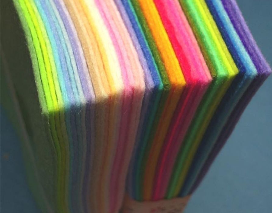 ламинированный фетр для чего используют. стирка берета из шерсти. можно ли стирать материал фетр. способы чистки фетровой шляпы. глажка шерстяных вещей.