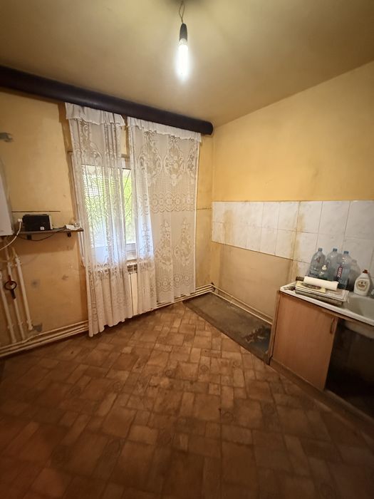 De vanzare apartament  cu 2 camere, INEL 2