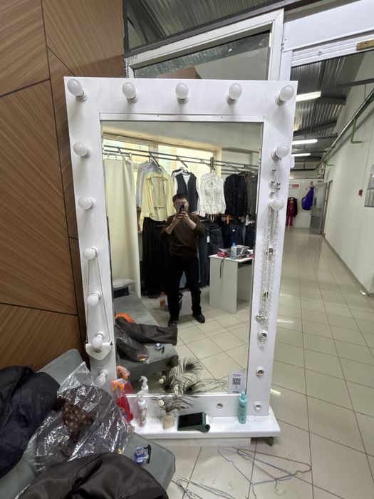 Зеркала вешалки стол