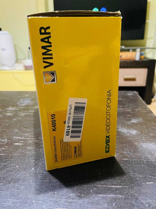 Kit interfon video Vimar K40910 camera gri și monitor alb