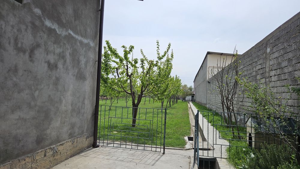Фозиловда жой сотилади 50 сотик нотурар. Тп 630. Газ. Сув бор.