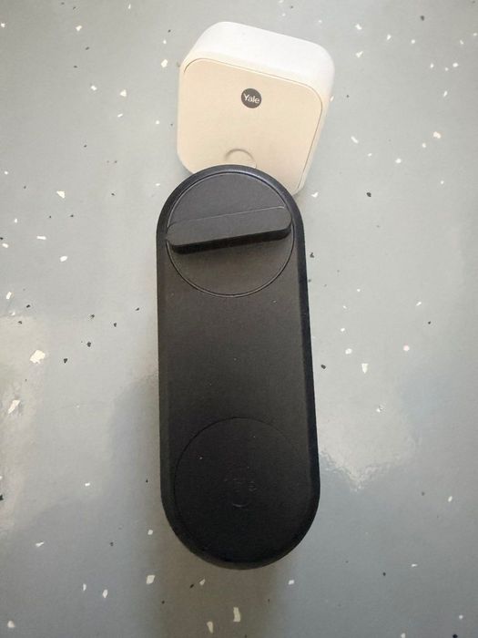 Yale Linus Smart Lock + Connect Bridge WiFi