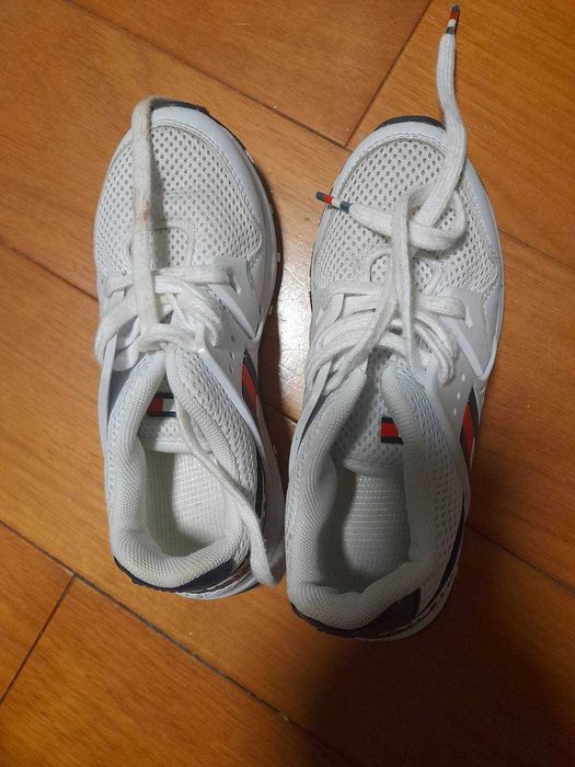 Детски обувки tommy helfiger номер 32