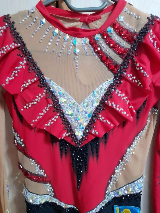 Продам купальник гимнастический.