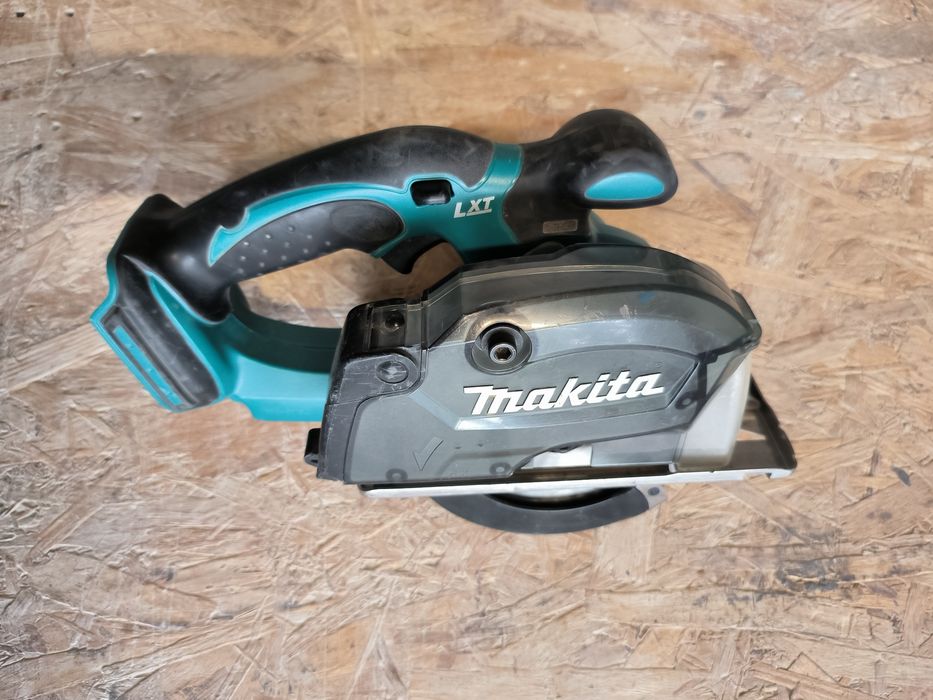 Makita блутут тонколона DMR200 и батерии