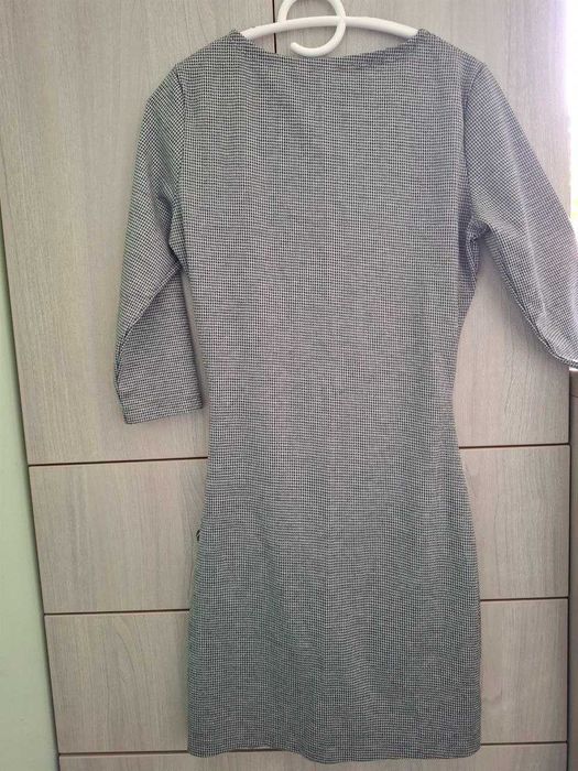 продается серое платье на девушку подросток