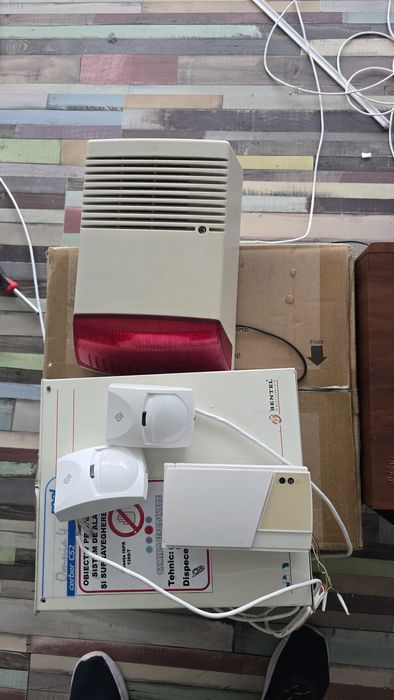 Vand sistem de alarmă cu gps sim pt cartela si 2 senzori de miscare