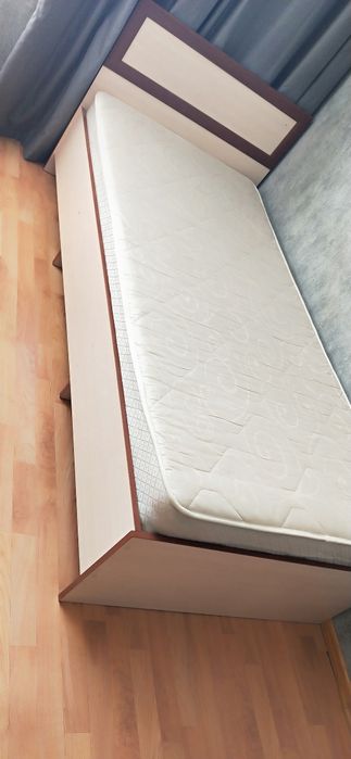 Продам кровать .