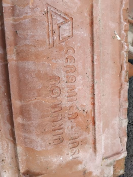 Vând  țiglă de Iași  1 leu bucata