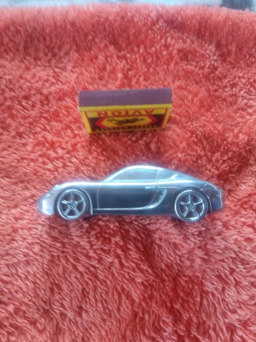 Продам сувенирную.машину.